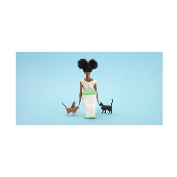 Canvas Wall Art - Julia Ramiro 'Cagar Con Gatos Taza' Wall Art for Living Room, Bedroom, or Office Décor by Trademark Fine Art - 19 x 10 Inches