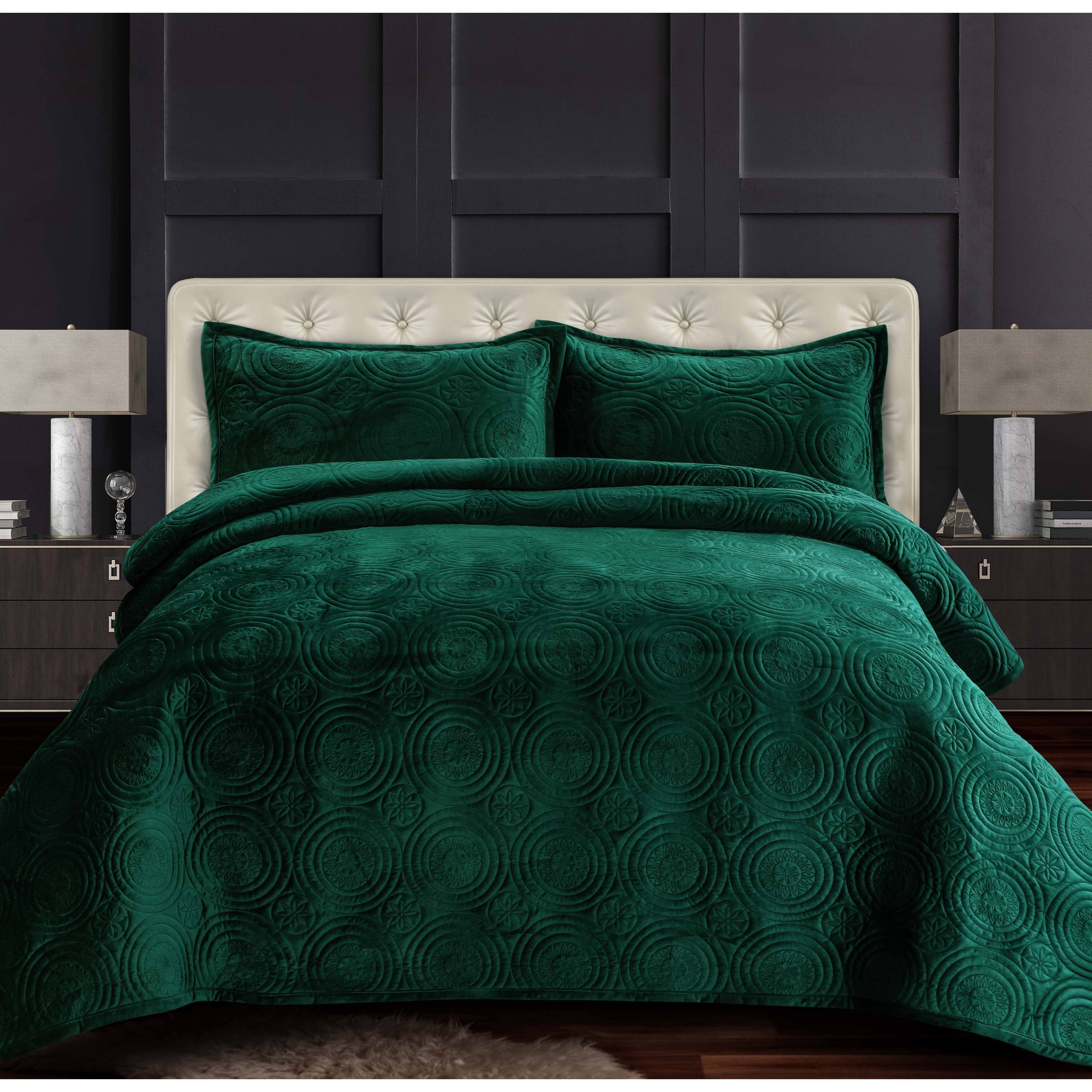 Emerald Green Velvet Reversible Queen Quilt Set, 3-Piece