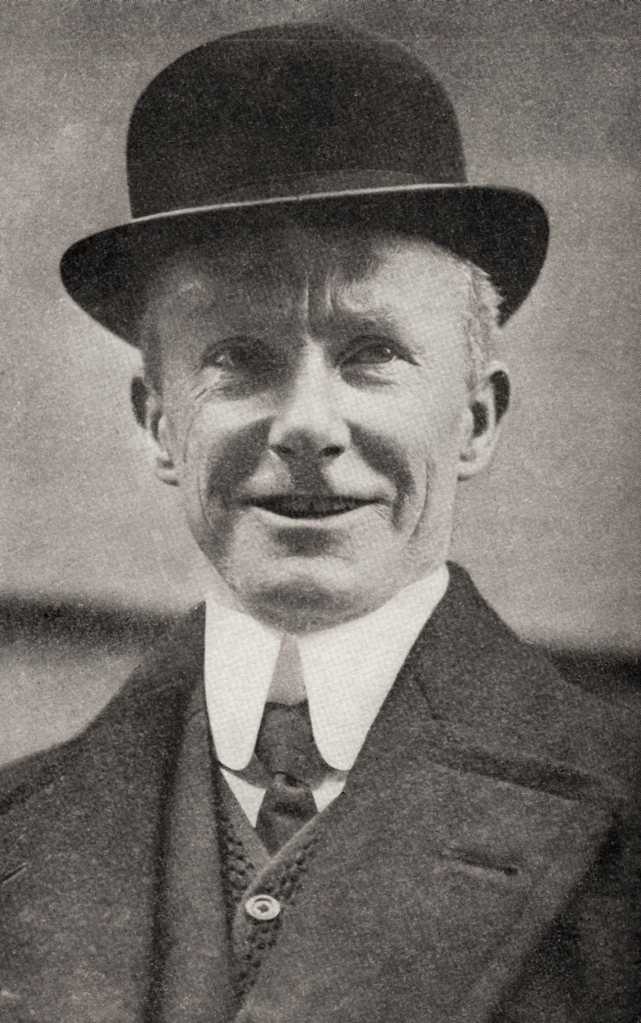 Captain Sir Arthur Henry Rostron Kbe Rd Rnr 1869 To 1940 Captain Of Rms Carpathia Of The Cunard Line When It Rescued Survivors From Rms Titanic Canvas Art - Ken Welsh Design Pics (11 x 17)