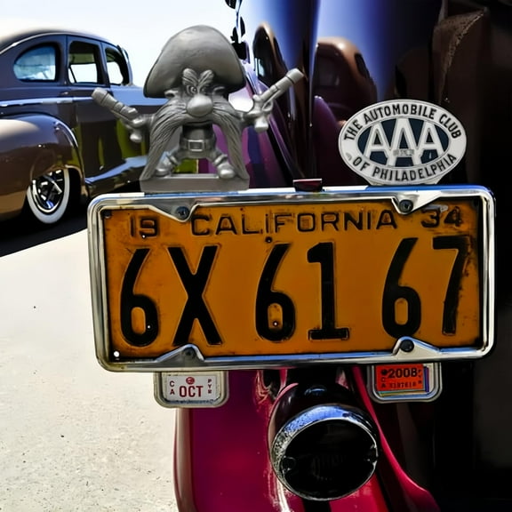 Car Lovers' Dream Hood Decoration-Rocket Drum Car Pendulum Ornament. Wile E Coyote Hood Ornament, Retro Trophy-Style Ornament for Hood, License Plate,Transform Your Car with Charming Decor