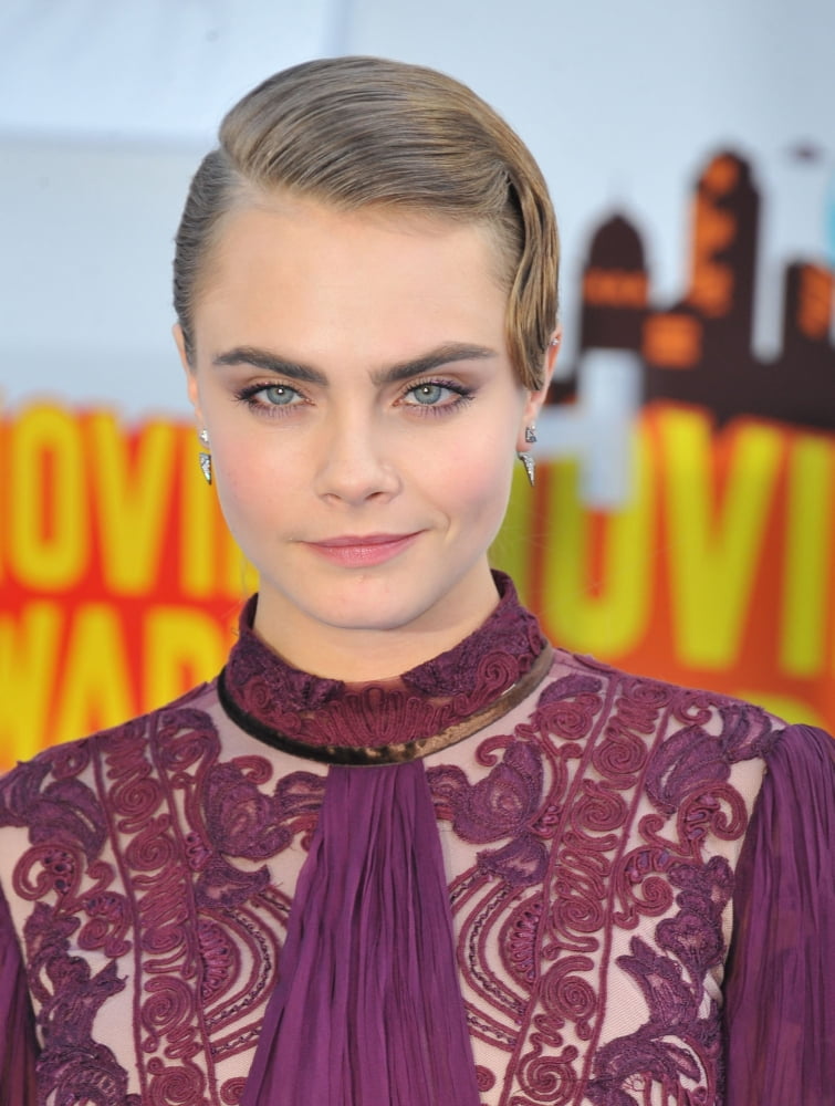 Cara Delevingne At Arrivals For Mtv Movie Awards 2015 - Arrivals 2 Canvas Art - (16 x 20)