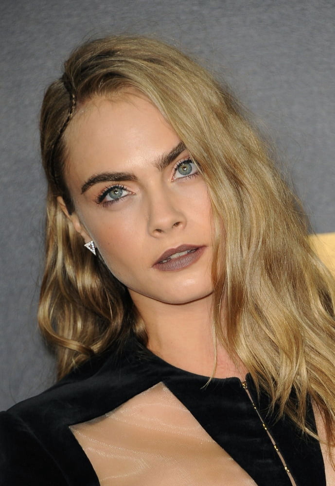 Cara Delevingne At Arrivals For Mtv Movie Awards 2016 - Arrivals 1 Canvas Art - (16 x 20)