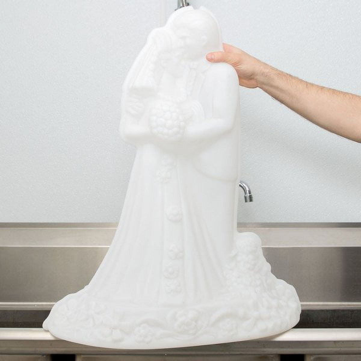 https://i5.walmartimages.com/seo/Carlisle-Bride-Groom-Shaped-Ice-Sculpture-Mold-For-Party-Wedding_8b49bdb5-654c-475f-8caf-cbcd9c582aaa.68e806afe728813073f2f63751cf67ca.jpeg