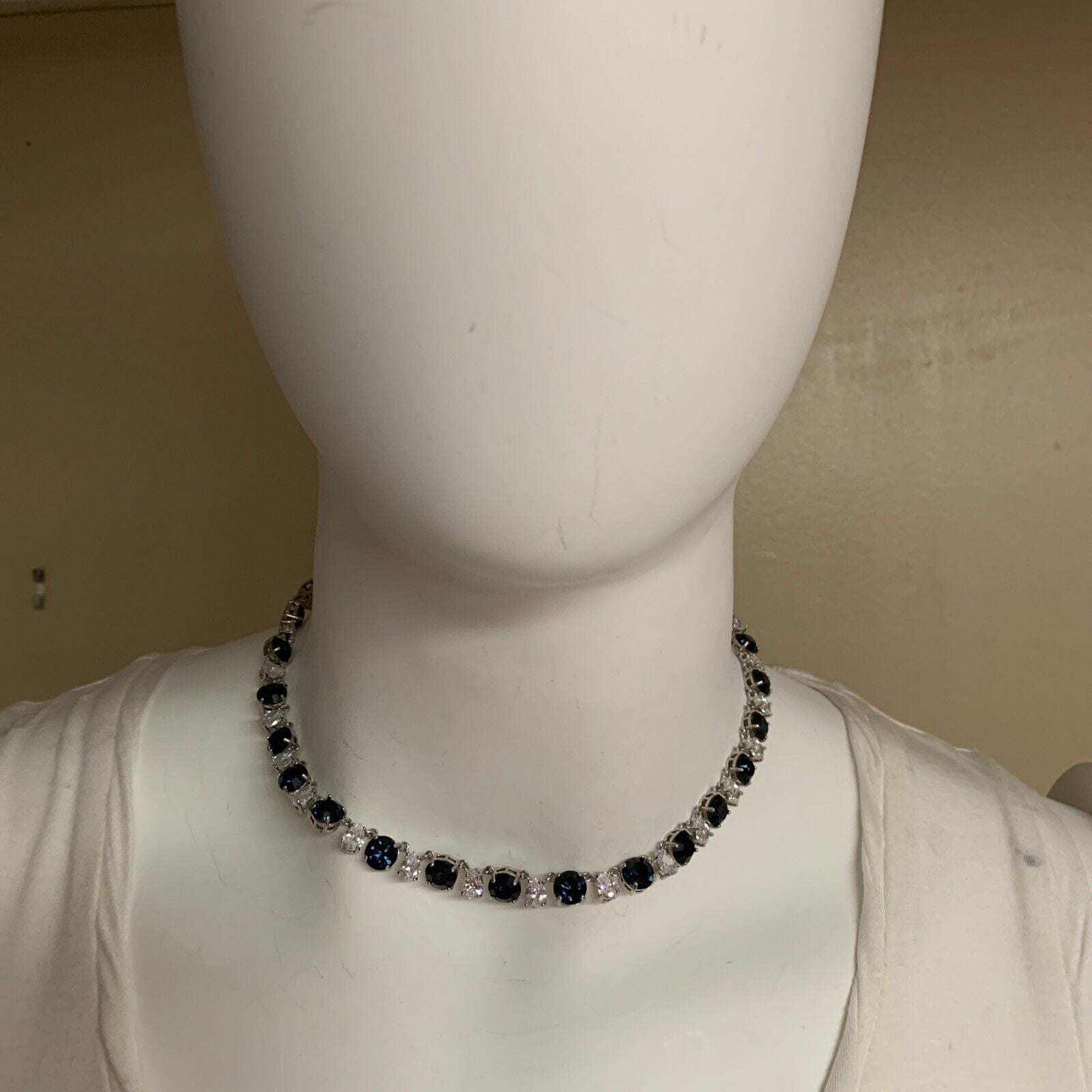 Necklace with stones all around deals