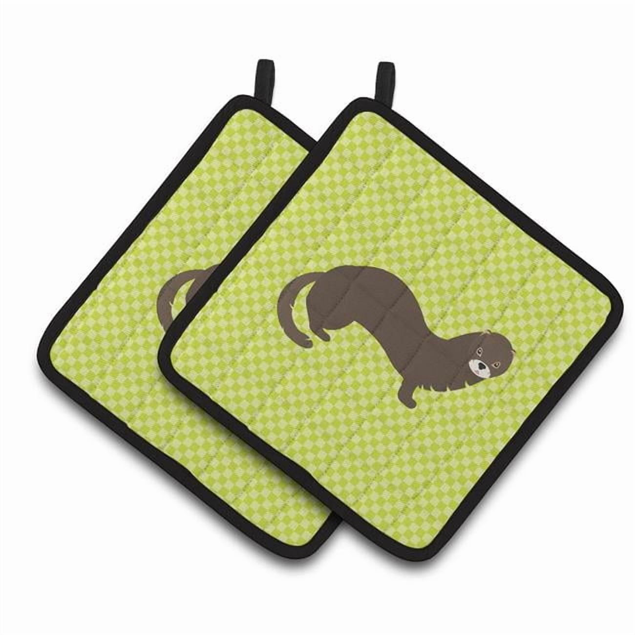 Caroline's Treasures Russian or European Mink Green Pair of Pot Holders
