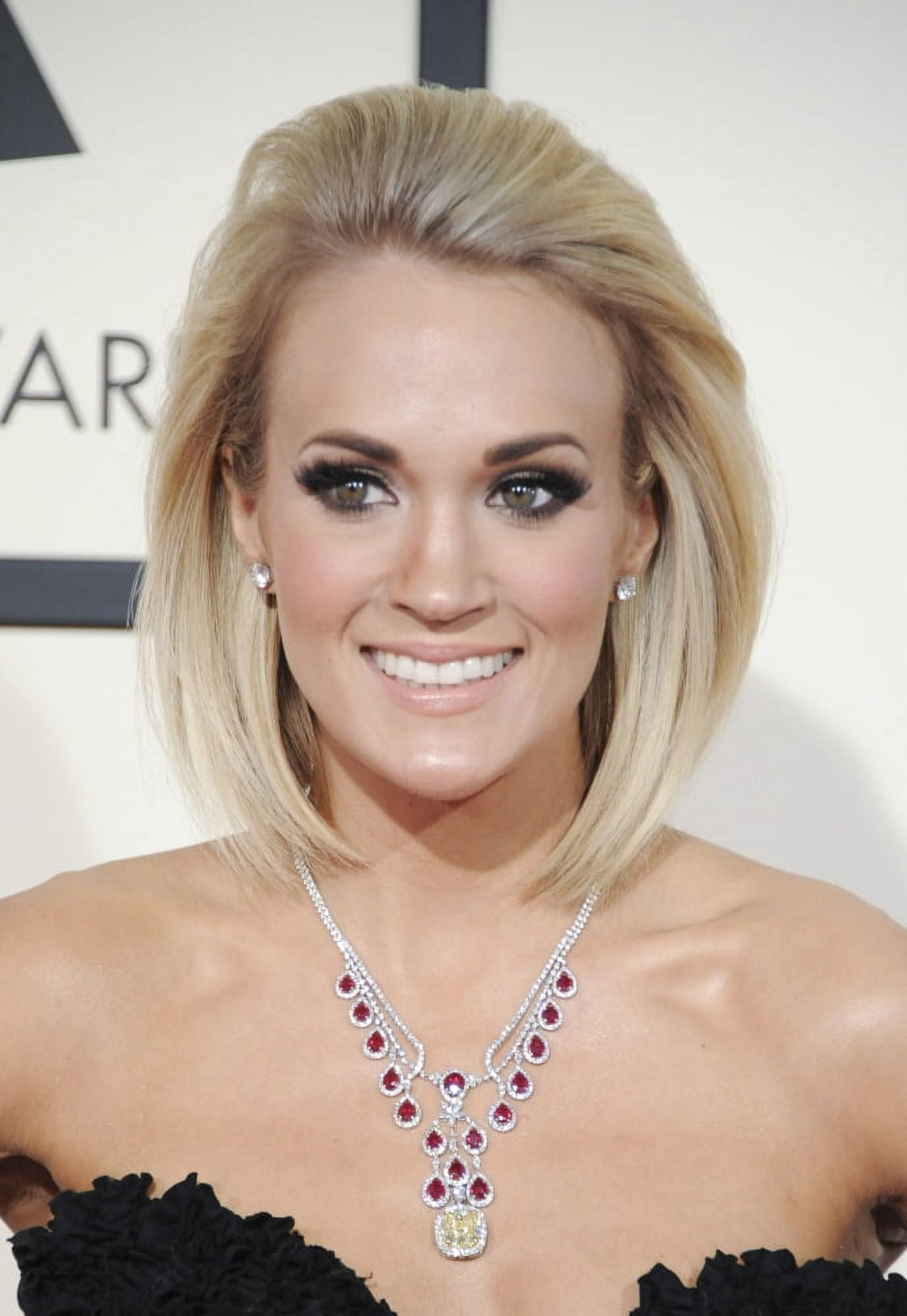Carrie Underwood At Arrivals For 58Th Annual Grammy Awards 2016 - Grammys 1 Canvas Art - (16 x 20)