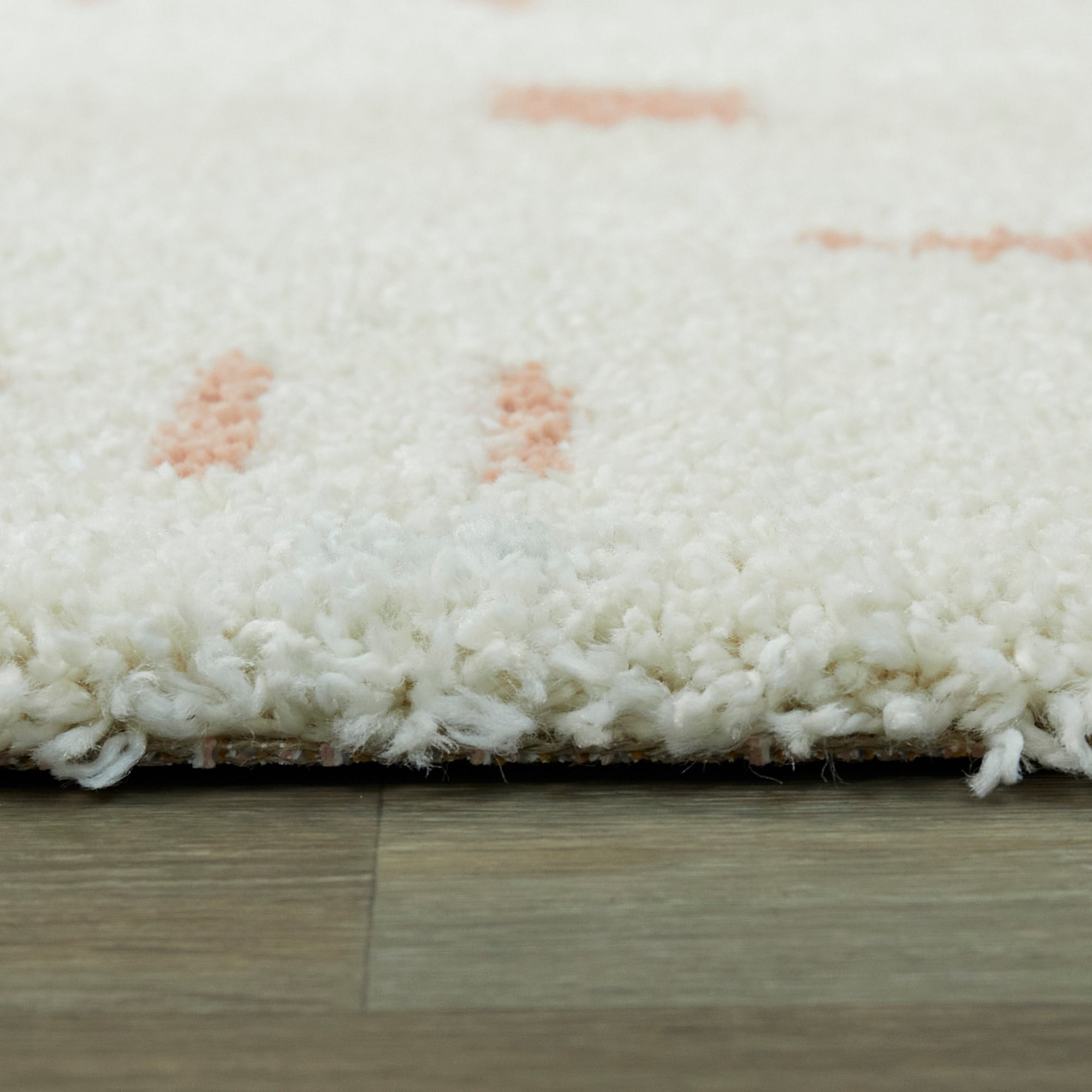 Carson Carrington Carson Shag Area Rug White/Pink 5'3