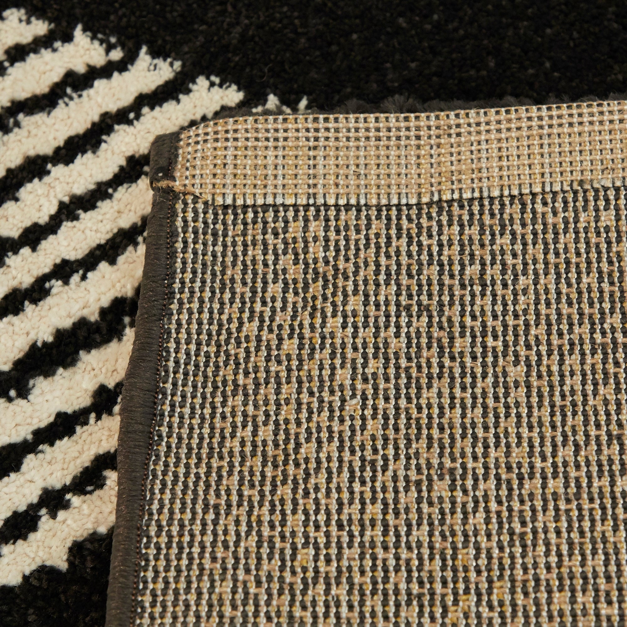 Carson Carrington Islingby Modern Geometric Area Rug Black 7'10