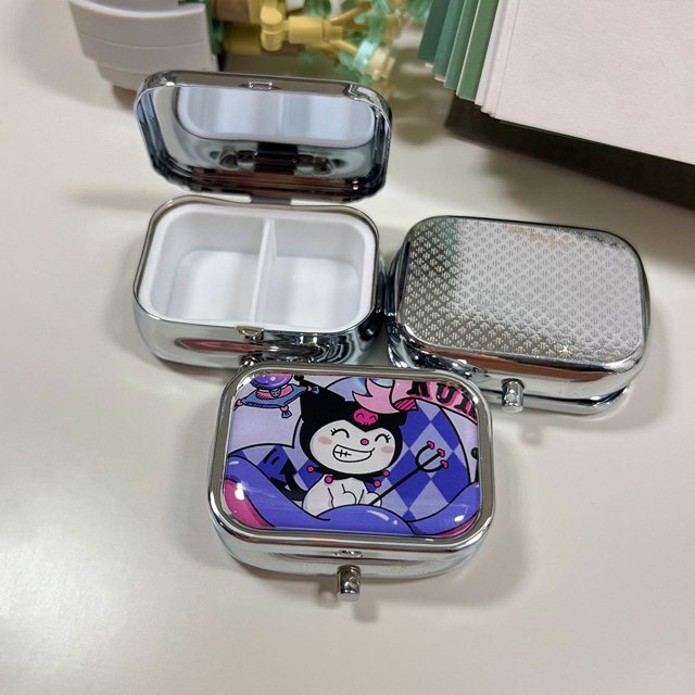 Cartoon Hellos Kittys Divided Metal Small Medicine Box Portable Packing