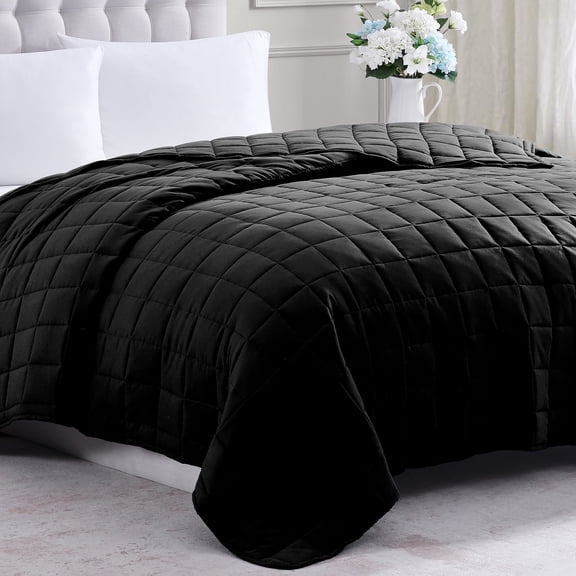 Casa Platino Quilted Queen Blanket - Cooling Blanket Quilted, Pre-Washed Ultra Soft, Microfiber Down Alternative Fill, Year Round Lightweight Bed Blanket - Black
