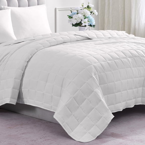 Casa Platino Quilted Blanket Twin XL - Quilted Down Alternative Blanket, Pre-Washed Fluffy Soft, Microfiber Down Alternative Fill, All Season Lightweight Blanket - White