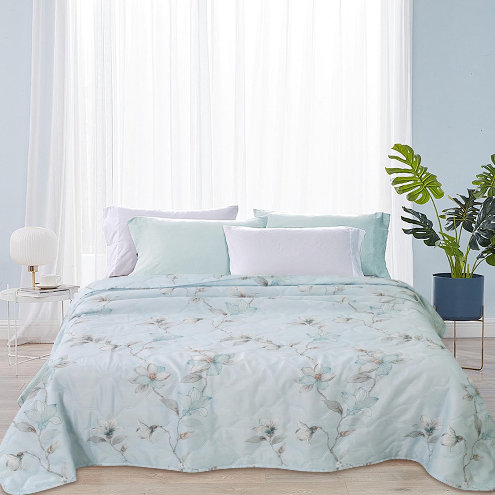 CasaChic Lightweight Summer Quilt, Breathable Soft for Bed Sofa & Travel, Machine Washable Bedding for Adults & Kids