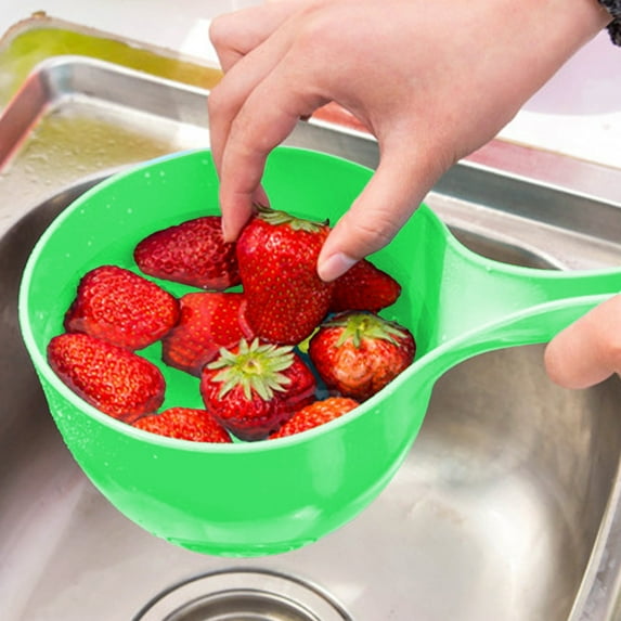 CasaChic Sturdy Plastic Water Scoop with Comfortable Grip Handle, Multipurpose for Bathing, Kitchen, Dishwashing & Baby Rinsing, Non-Slip Base for Daily Use