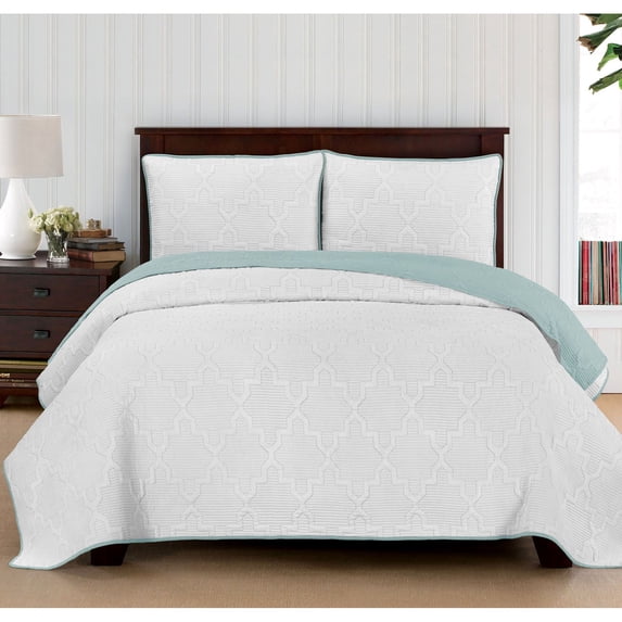 Casablanca Embroidered Reversible Quilt Set by Brielle