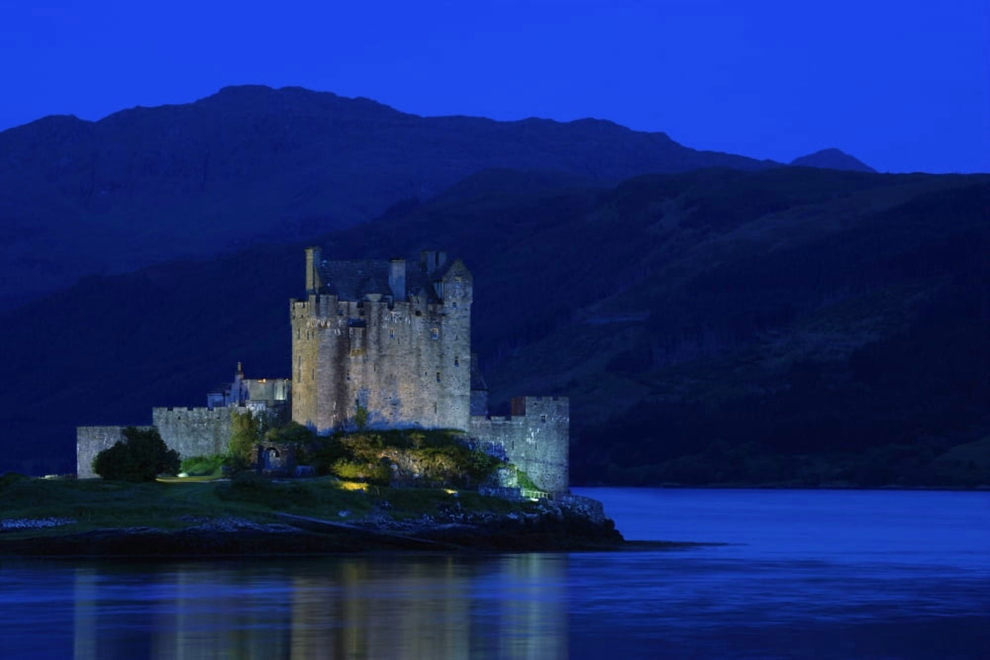 Castle In Scotland Canvas Art - Don Hammond Design Pics (17 x 11)