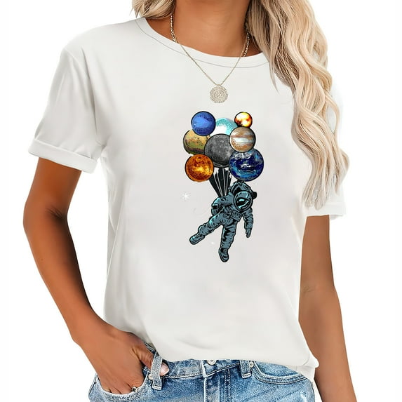 Casual Women's Graphic Tee with Retro 80s Style Print, Perfect Queen Party Gift