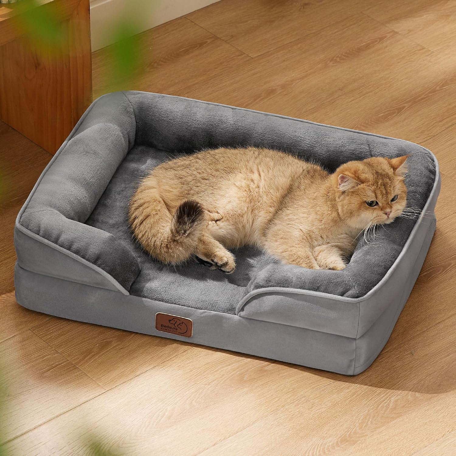 Canapé-bolster pour chat Pecute avec base antidérapante