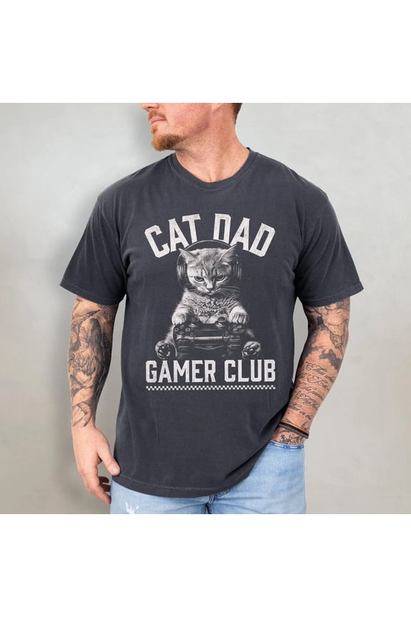 Cat Dad Gamer Club T-Shirt – Funny Cat Lover Graphic Tee with Headphone & Game Controller Design for Gaming Enthusiasts
