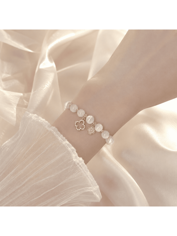 Cat Eye Beads Bracelet for Women, Dainty White Beaded Bracelet with Clover Charms, Adjustable Stretch Bracelet for Girls, Birthday, Party and Everyday Wear