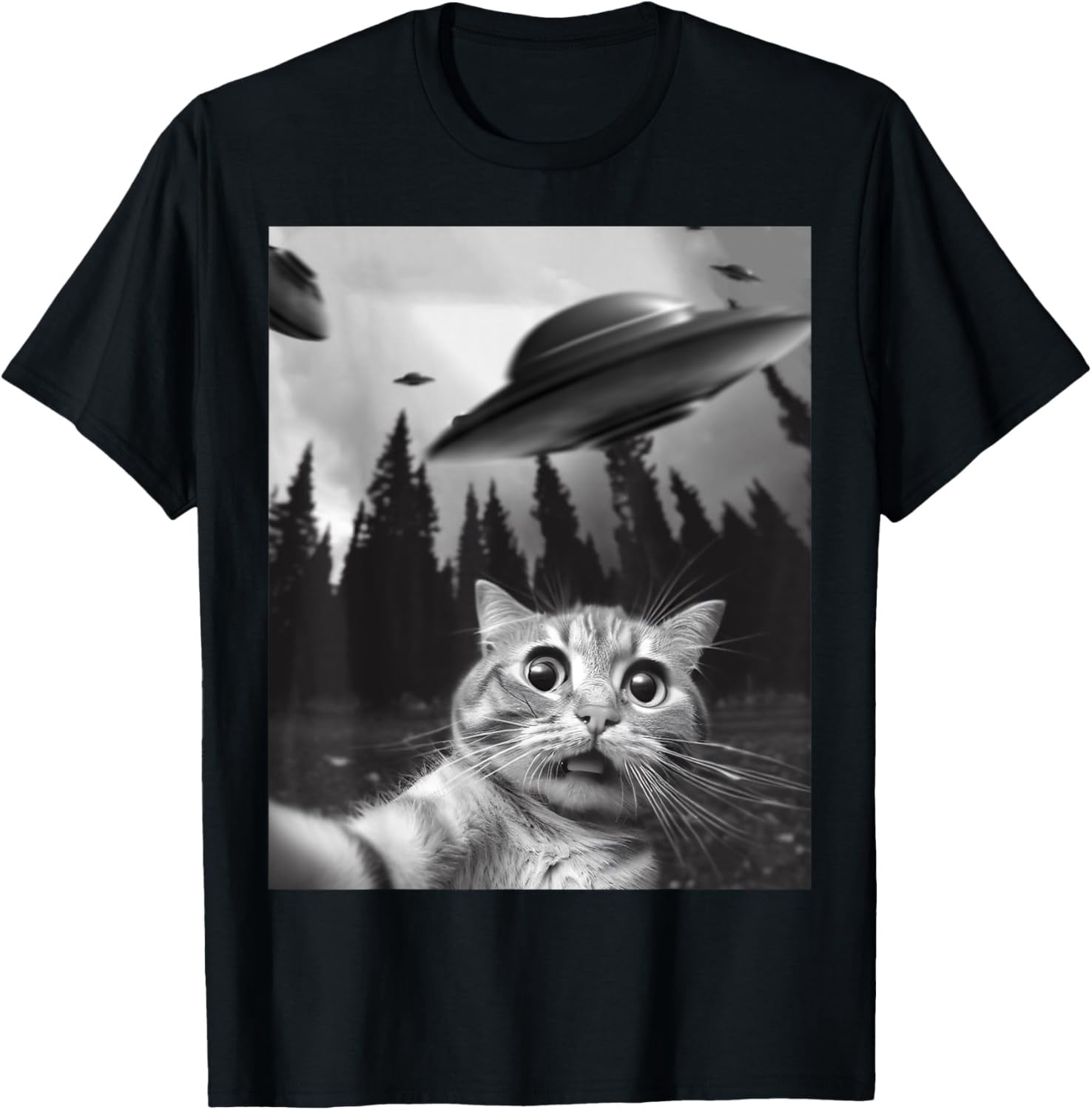 Cat Selfie With UFO Graphic T-Shirt - Walmart.com