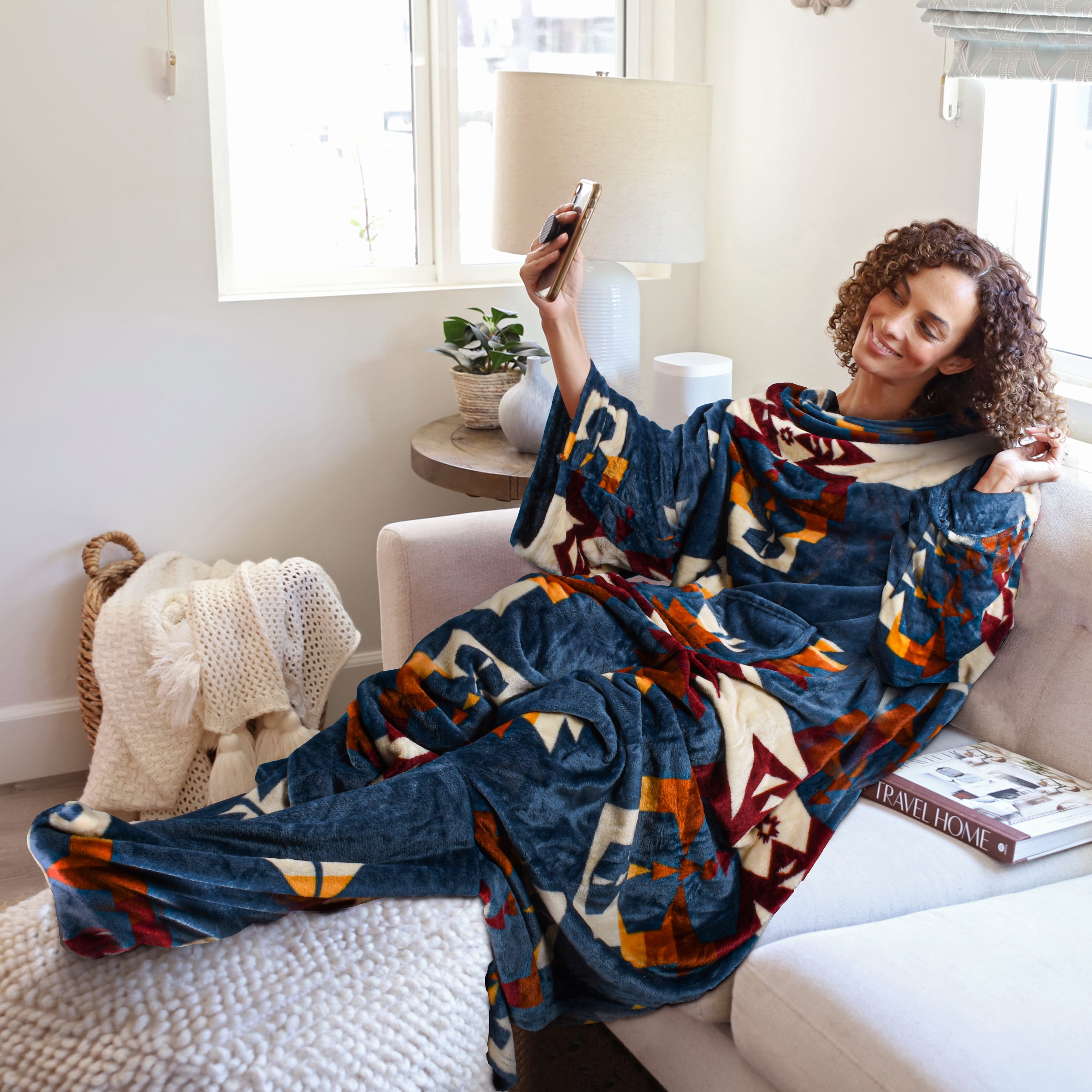 Catalonia Wearable Fleece Blanket with Sleeves and Foot Pockets