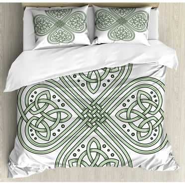 Celtic Duvet Cover Set, Ornamental Geometrical Irish 4 Leaf Clover Shamrock Motif on Plain Backdrop, Decorative 3 Piece Bedding Set with 2 Pillow Shams, Calking Size, Pale Green White, by Ambesonne