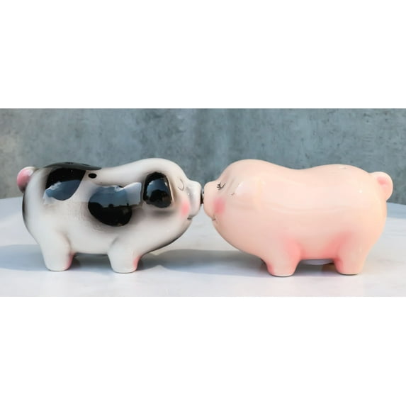 Ceramic Animal Farm Porky Pigs Lover Couple Kissing Salt Pepper Shakers Set