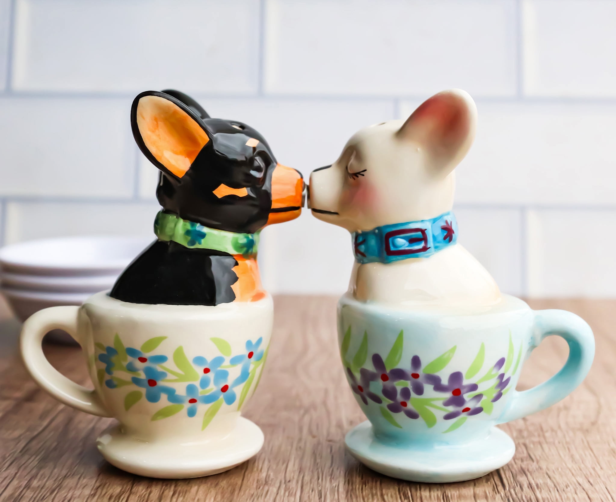 Pacific Trading Kissing 卸売 Basset Hounds Chef Dogs Magnetic Salt