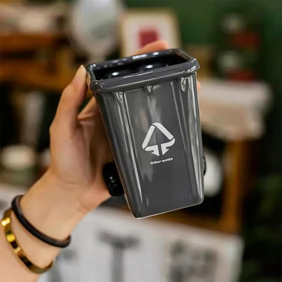 Ceramic Trash Can Shaped Mug with Lid, 3D Mugs, Funny Recycling Bin Coffee Mug, Novelty Drinking Mugs for Dining Room Teachers Office Restaurant Kitchen