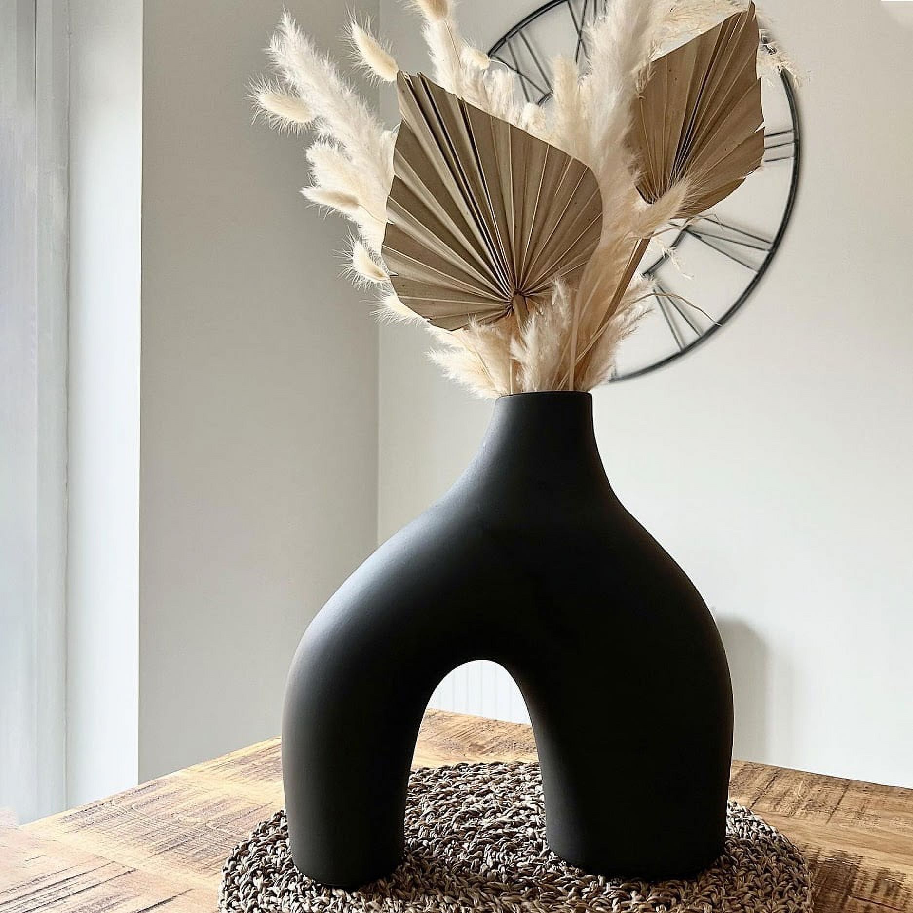 Visually Appealing Black Vase