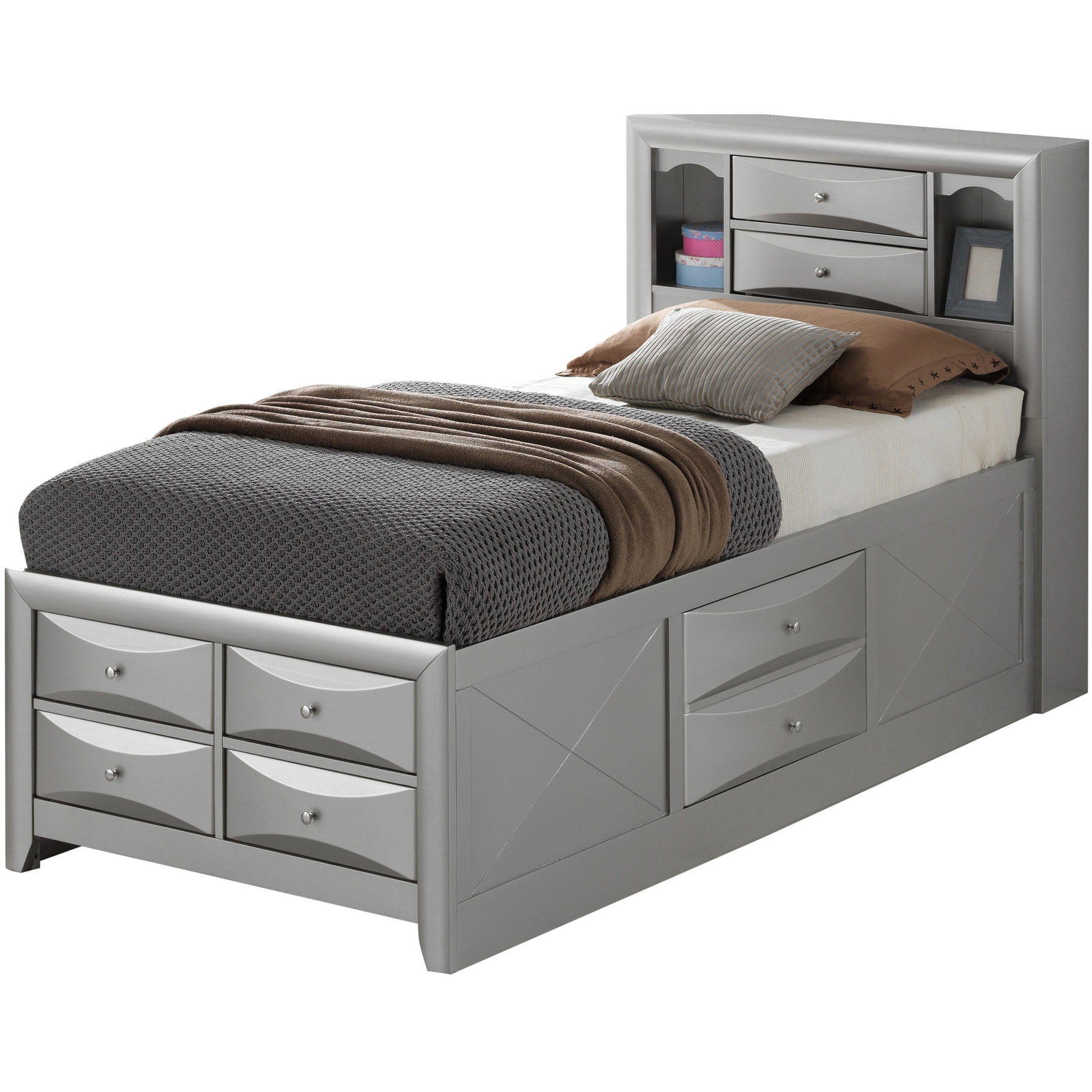 Photo inspiration: Easy To Maintain Decor Reference: Champagne Main Color Organize Bedroom Items
