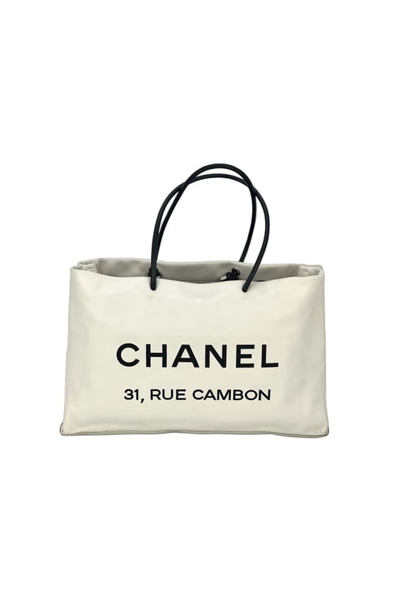 Pre-Owned Chanel Essential 31 Rue Cambon Slopping White Leather Tote