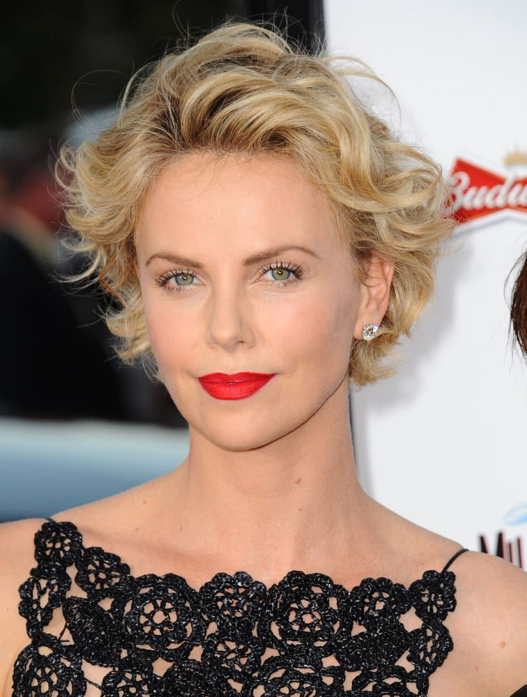 Charlize Theron At Arrivals For A Million Ways To Die In The West Premiere Canvas Art - (16 x 20)