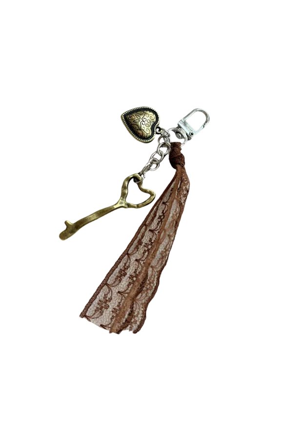 Charming Plastic Heart Key Chain Accessory Adorned with Feminine Lace Detailing