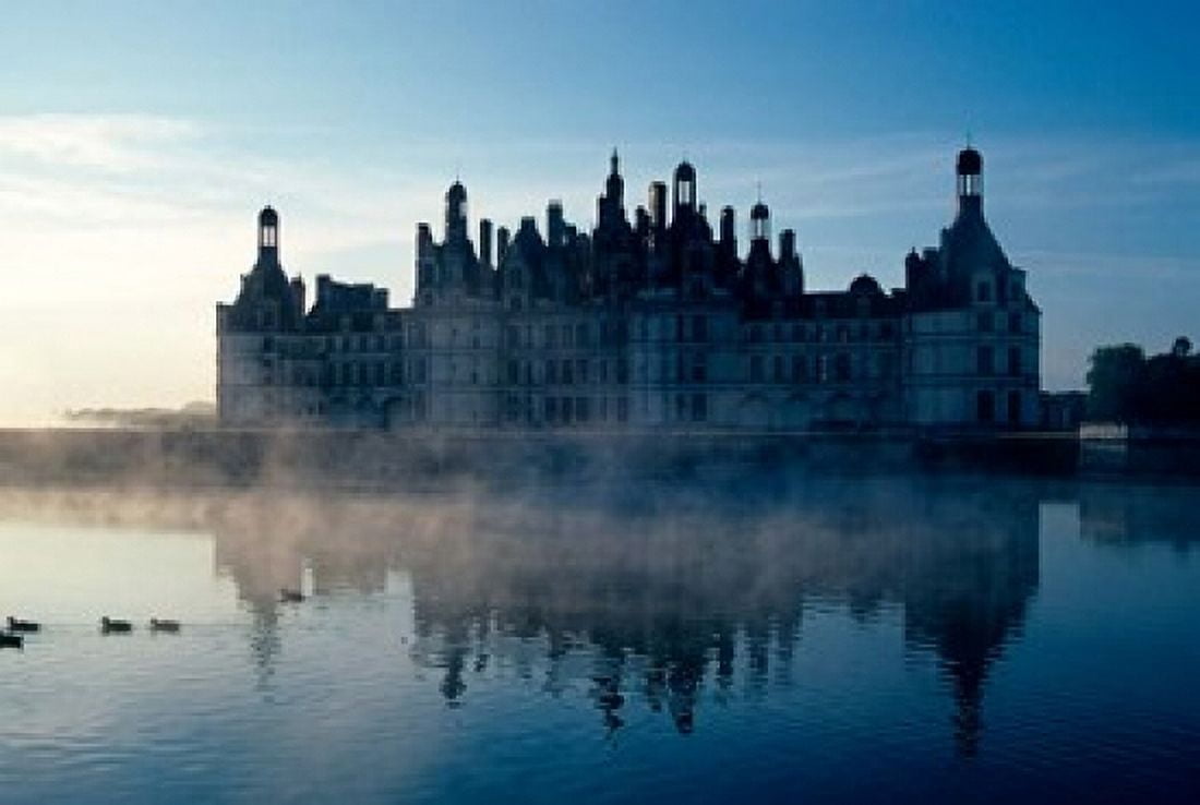 Chateau Chambord at Dawn Canvas Art - David Barnes DanitaDelimont (26 x 18)