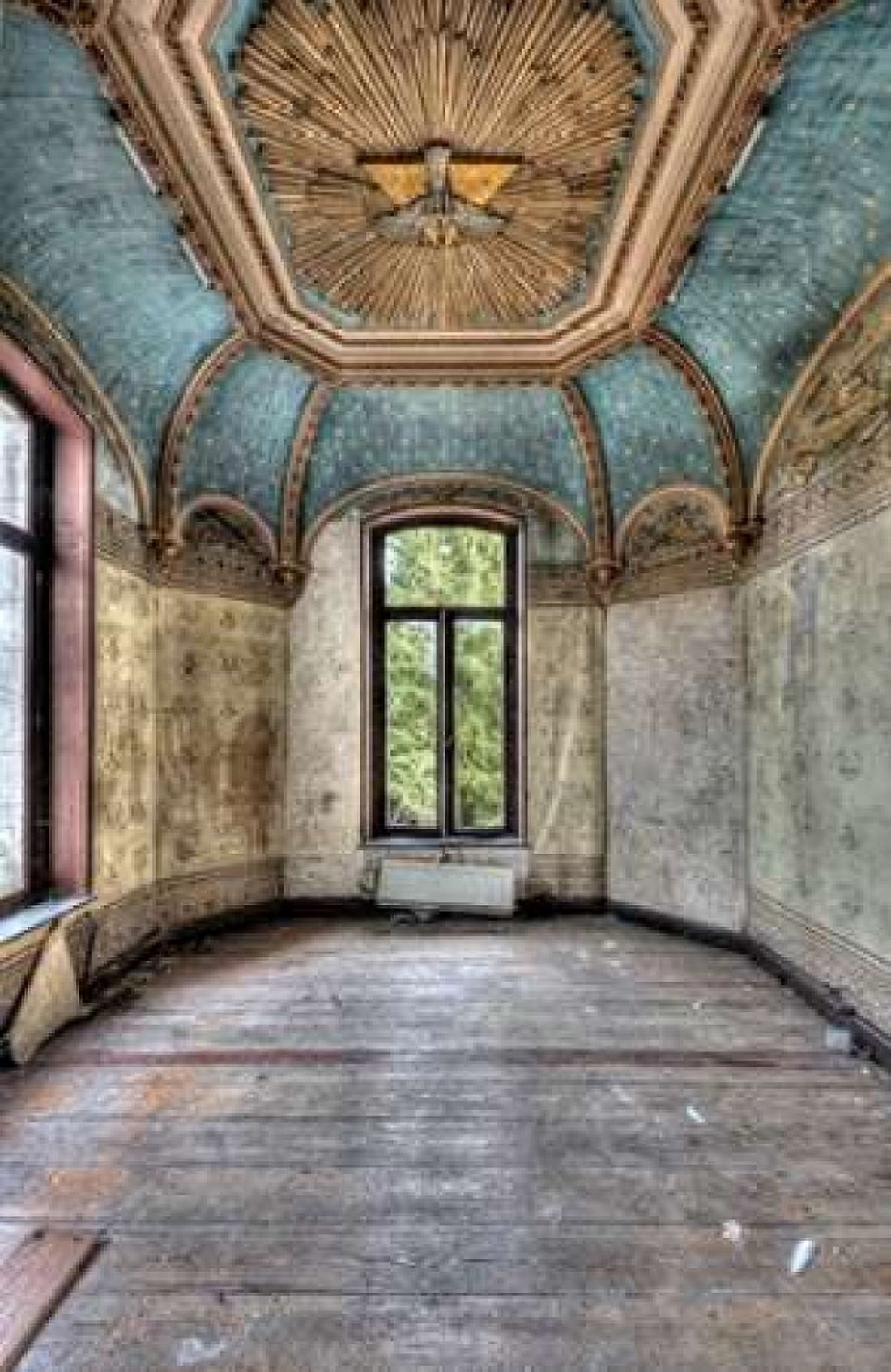Chateau Rochendaal II Canvas Art - Ivo Sneeuw (24 x 36)