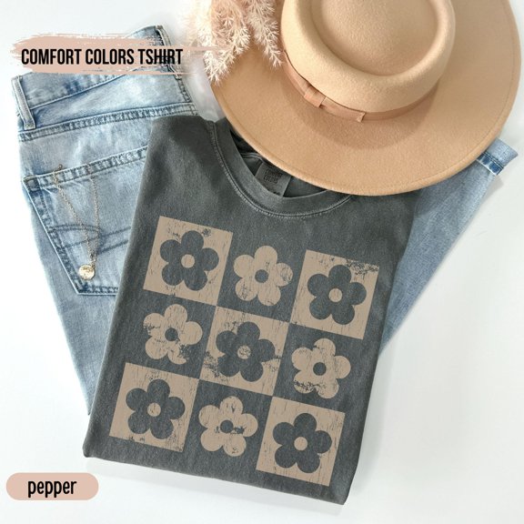 Checkered Flowers Shirt Retro Flowers T-Shirt Boho Floral TShirt Gift For Mom Spring T Shirt Trendy Floral Oversized Tee