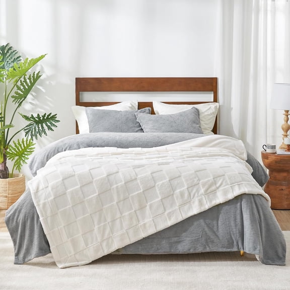 Checkered White Large Faux Rabbit Fur Twin Bed Blanket, Soft Fuzzy Fluffy Minky Cream Furry Blankets for Couch, Bed, Adults (60 * 80 Inches Ivory)
