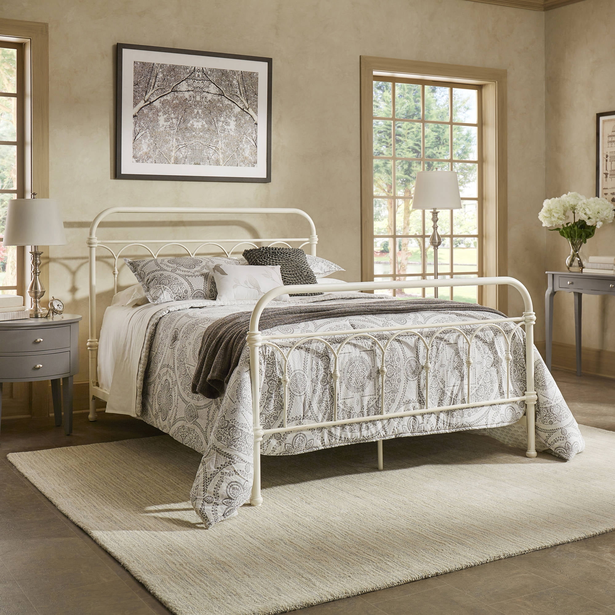 Chelsea Lane Abingdon Classic Metal Queen Bed, White