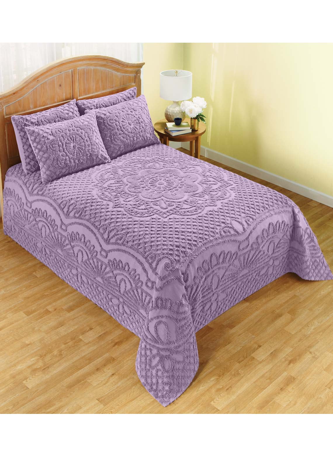 Chenille Bedspread with Center Medallion Twin