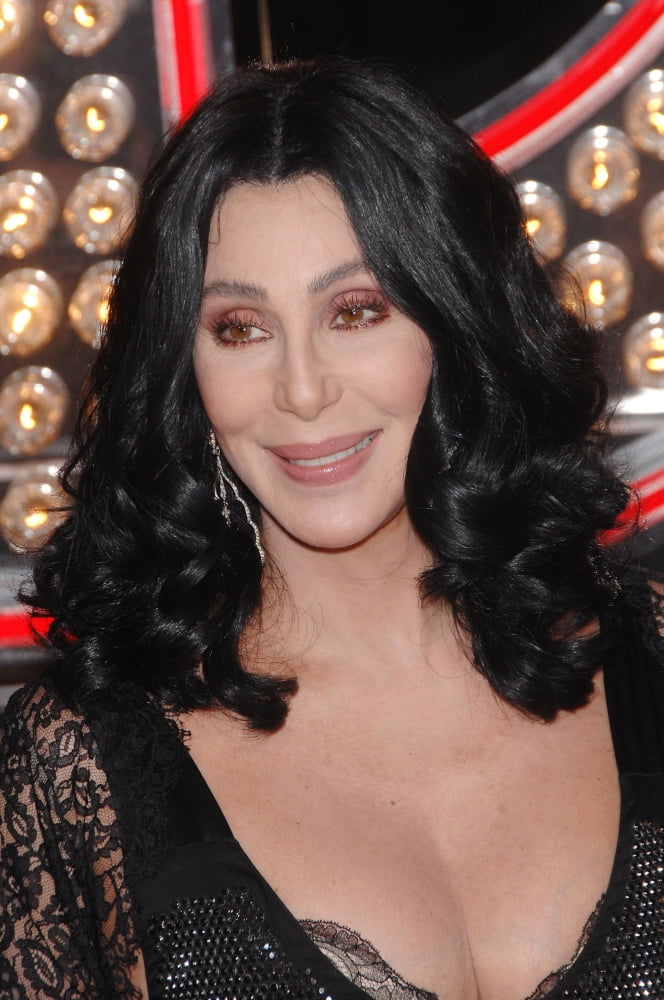 Cher At Arrivals For Burlesque Premiere Canvas Art -  (16 x 20)