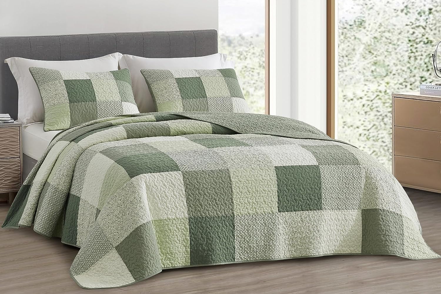Queen Size Green Floral Cotton Patchwork Reversible Quilt Set