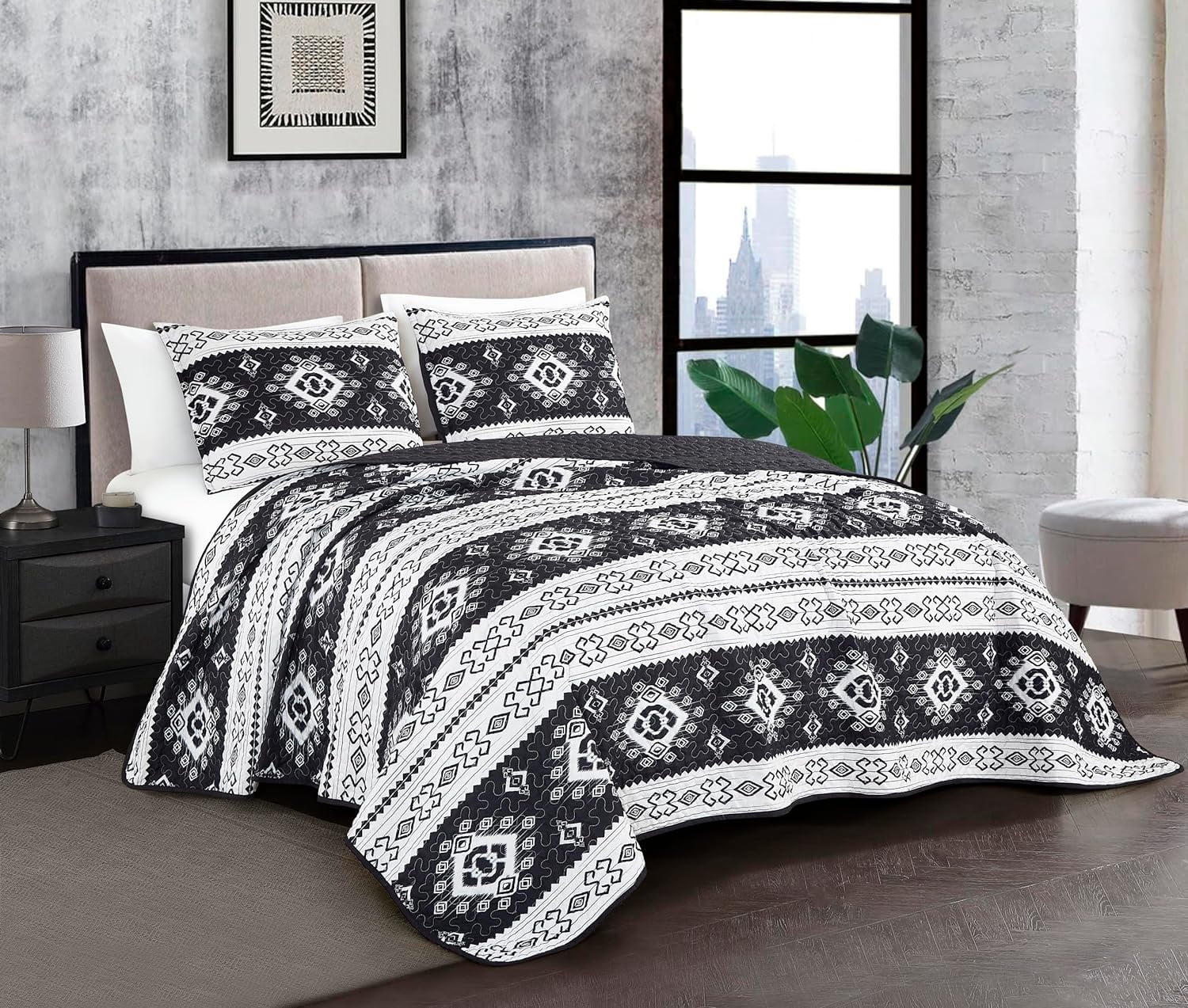 King Size Black and White Microfiber Geometric Quilt Set