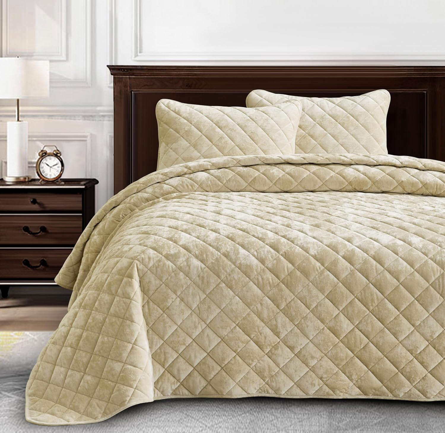 Chezmoi Collection Lux Beige Velvet Quilt Queen Set, 3-Piece Lush Plush Distressed Velvet Bedding All Season Lightweight Bedspread Brushed Microfiber Reverse with Diamond Stitch Quilting