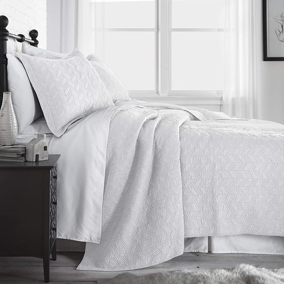 Chezmoi Collection Roswell Geometric Striped Solid Cotton Lightweight Quilt for All Seasons, 3-Piece Quilt Set, King, White