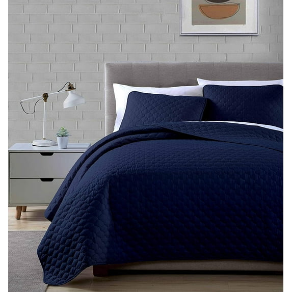 Chezmoi Collection Thea 3-Piece Oversized Bedspread Set, Geometric Quatrefoil Pattern Quilted Coverlet Set