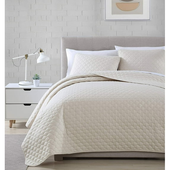 Chezmoi Collection Thea 3-Piece Oversized Bedspread Set, Geometric Quatrefoil Pattern Quilted Coverlet Set