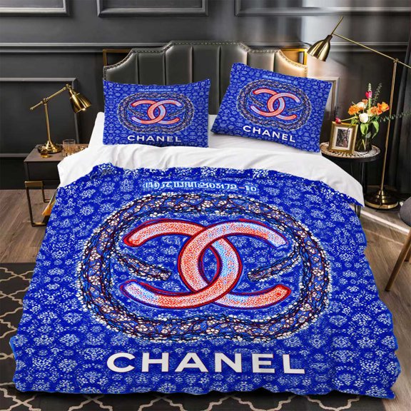 Chic 3-Piece Duvet Cover Set with Bold Red & on Blue Intricate Patterns Modern Design for Stylish Bedrooms