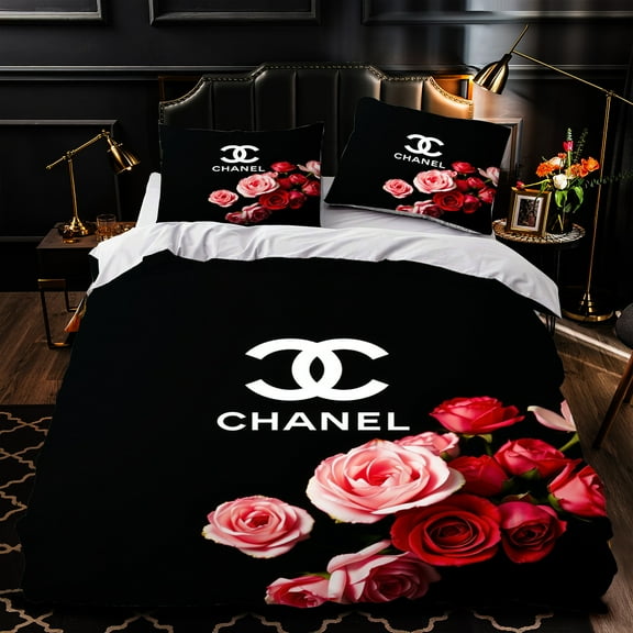 Chic 3-Piece Duvet Cover Set with Bold Vibrant Pink Red Roses - Luxurious Black & White Design for Modern Bedrooms
