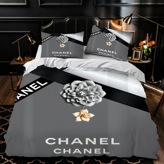 Chic 3-Piece Duvet Cover Set with Elegant Floral Motif - Luxurious Bedding for Modern Bedrooms
